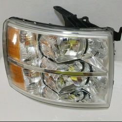 2007-2013 CHEVROLET SILVERADO LEFT DRIVER SIDE HALOGEN HEADLIGHT OEM USED