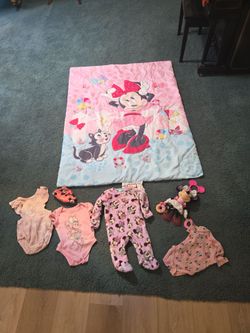 DISNEY MINNIE MOUSE BLANKET, HANG TOY, HAT, 4 OUTFITS SEE DESCRIPTION