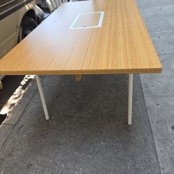 ANVÄNDBAR dining table