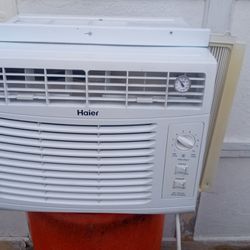 Haier 5000 Btu Window Ac BLOWS ICE COLD AND WHISPER QUIET 