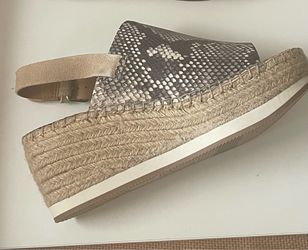 Dolce Vita Sandals size 9