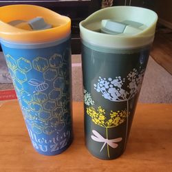 NEW  2 LARGE TRAVEL MUGS FOR HOT OR COLD BEVERAGES. DISH WASHER AND MICROWAVE SAFE
