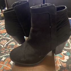 Woman’s Black Boots Sz 8