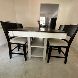 Kitchen Island And 4 Stools 