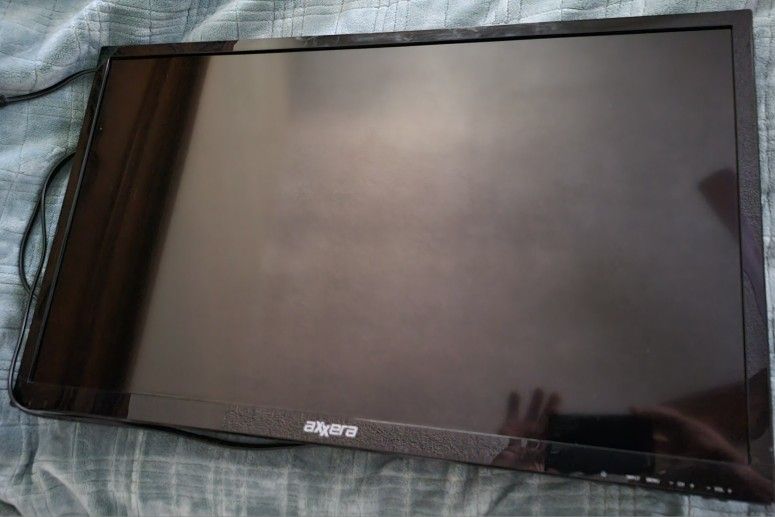 AXXERA TV 32" AXT32DLED like New