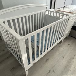 Baby crib 