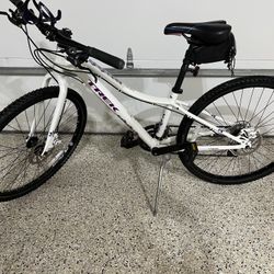 Girls Trek Bike For An 8 To 12 Year Old