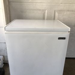Magic Chef Freezer Model: HMCF5W4