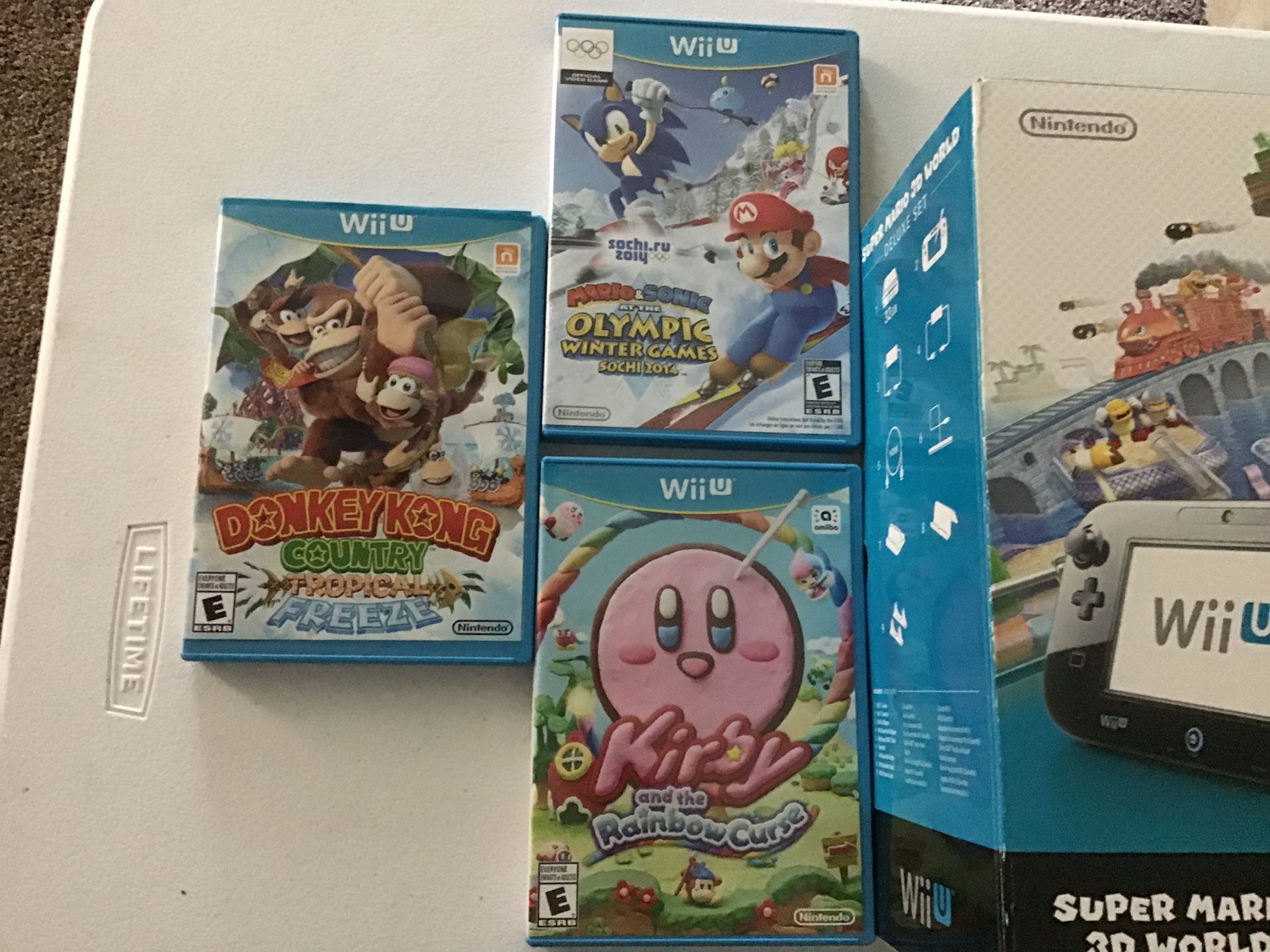 Nintendo Wii - Super Mario Bros 3D world Deluxe Set