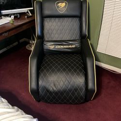 COUGAR GAMING SOFA 