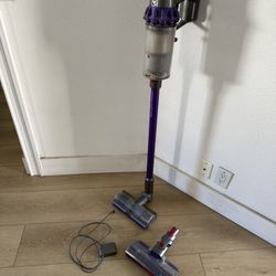 Dyson V10 Animal Vacuum
