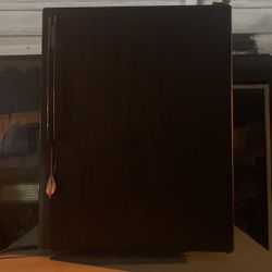 Nice Mini Fridge In Good Condition Works Great