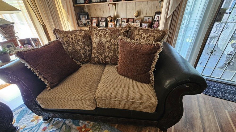 FREE SOFA SET