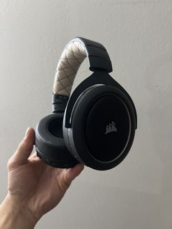 Corsair HS70