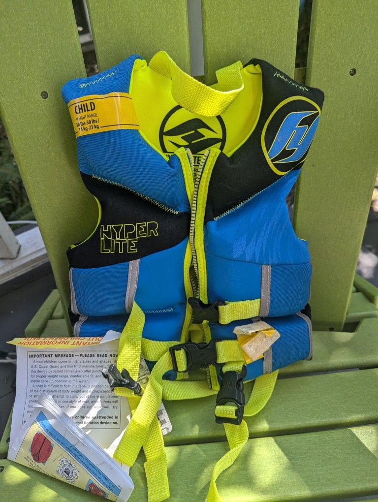 Kid's Child Life Jacket New with tags Hyper Lite