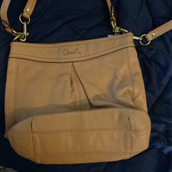Coach Leather Purse Tan With Seal Of Authenticity On Pocket 