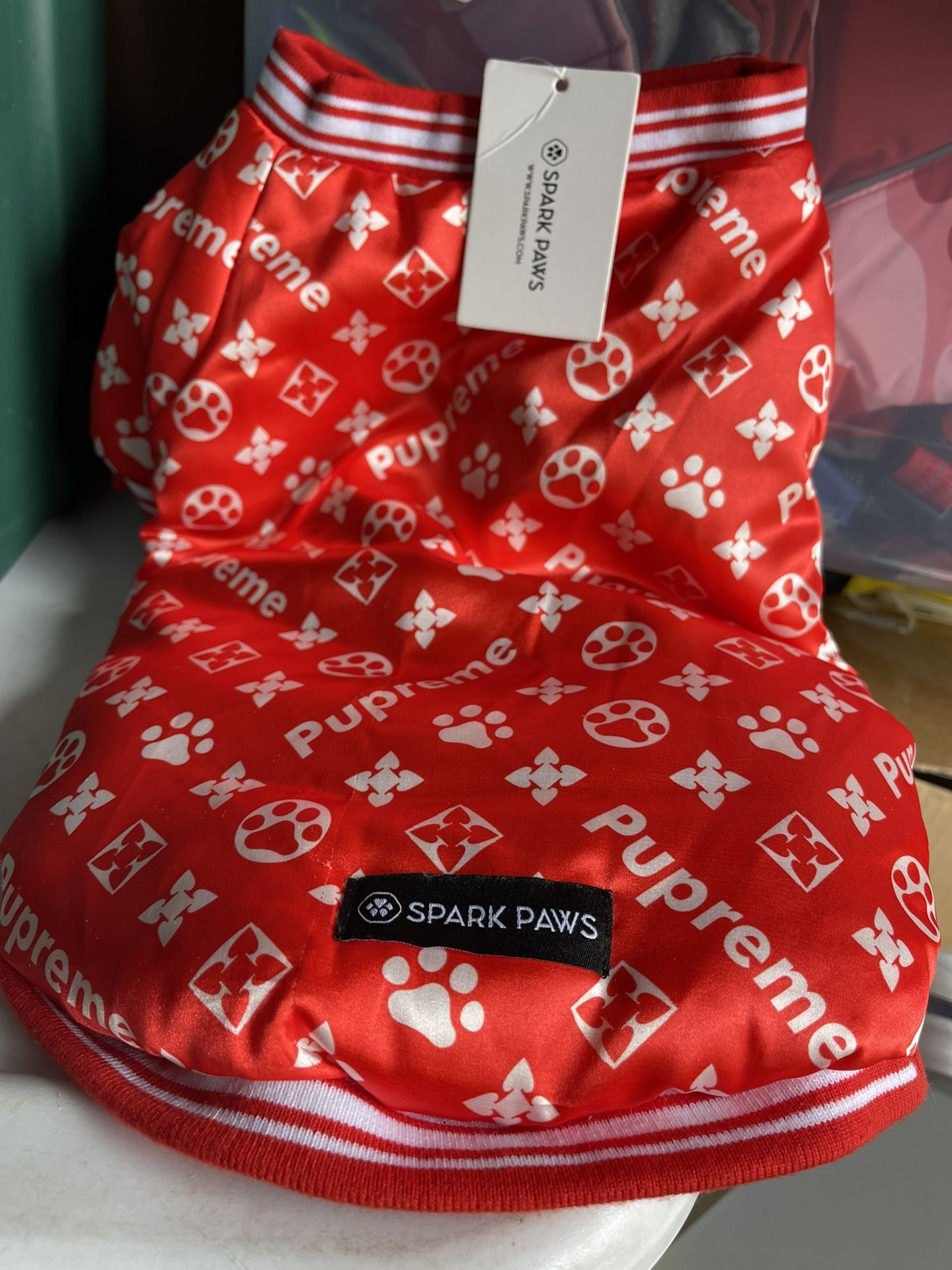 Extra large dog coat, however it seems to fit as a medium