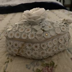  White Floral  antique Two Piece container box