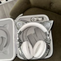 Brookstone Ariana Grande Headphones Limited Edition