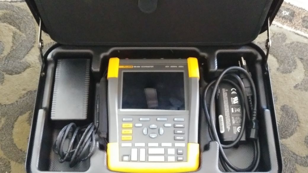 Fluke 190-504/AM/S 500 MHz, 4-Ch, 5 GS/s ScopeMeter Portable Oscilloscope, Built-in DMM, SSC-290