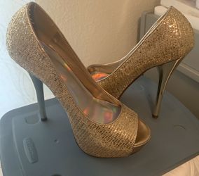 Gold high heels sz 6