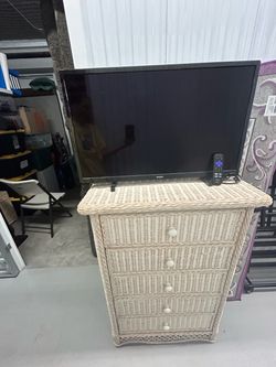 Philips 32” Roku Flat Screen TV