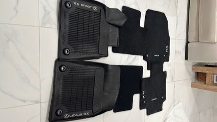 Juego de 5alfombras para carro Lexus RX están en condición Nuevas