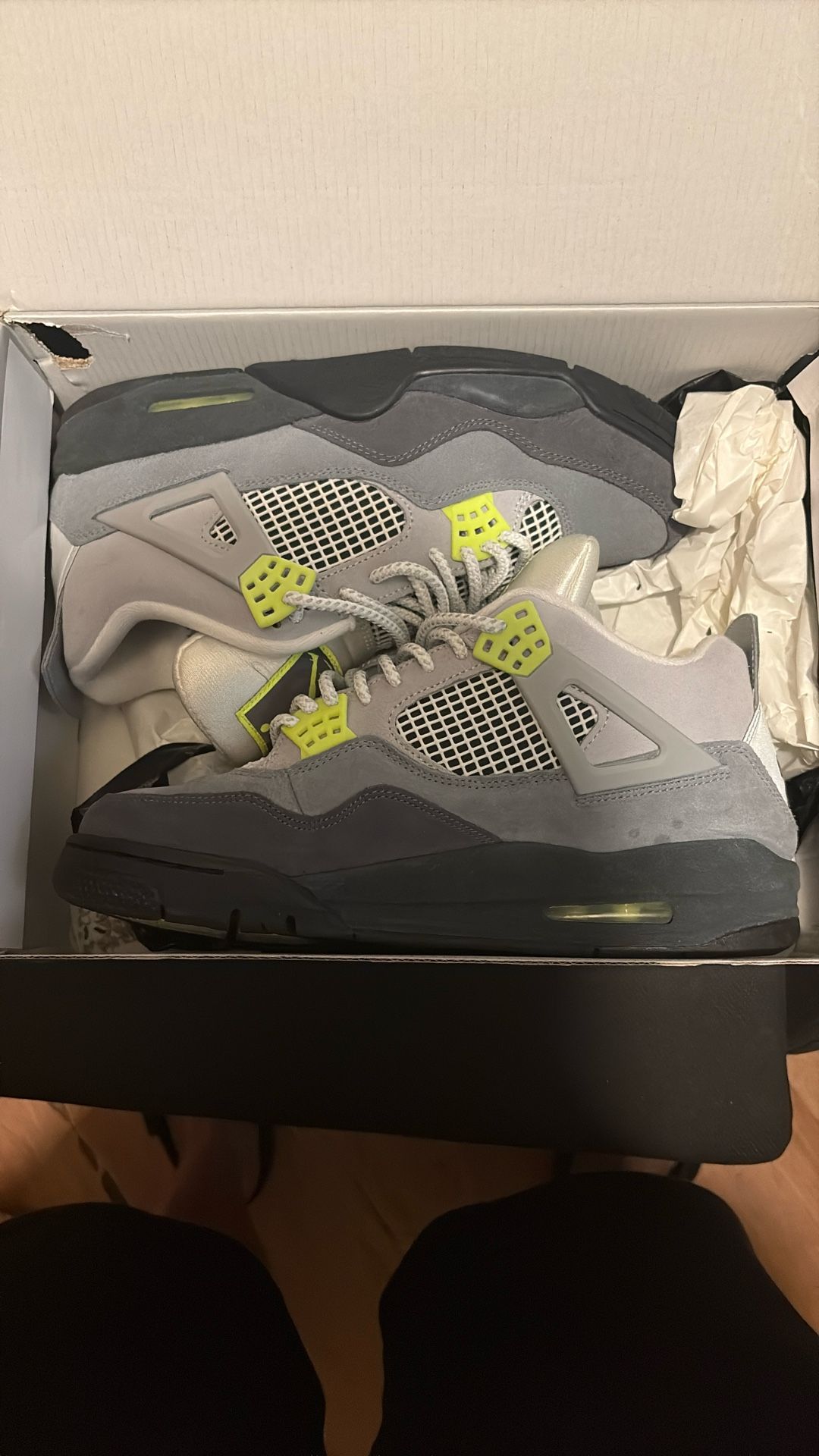 Jordan 4 Retro “SE 95 Neon”