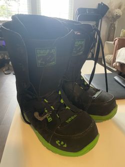 Snowboard boots 32s 10.5