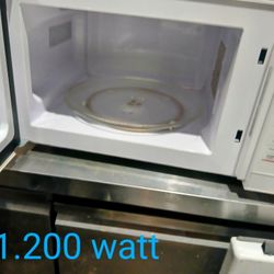 1200 Watt Microwavw.   Magic Chef