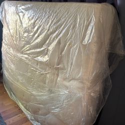 Queen Mattress W/ Pillow Topper 