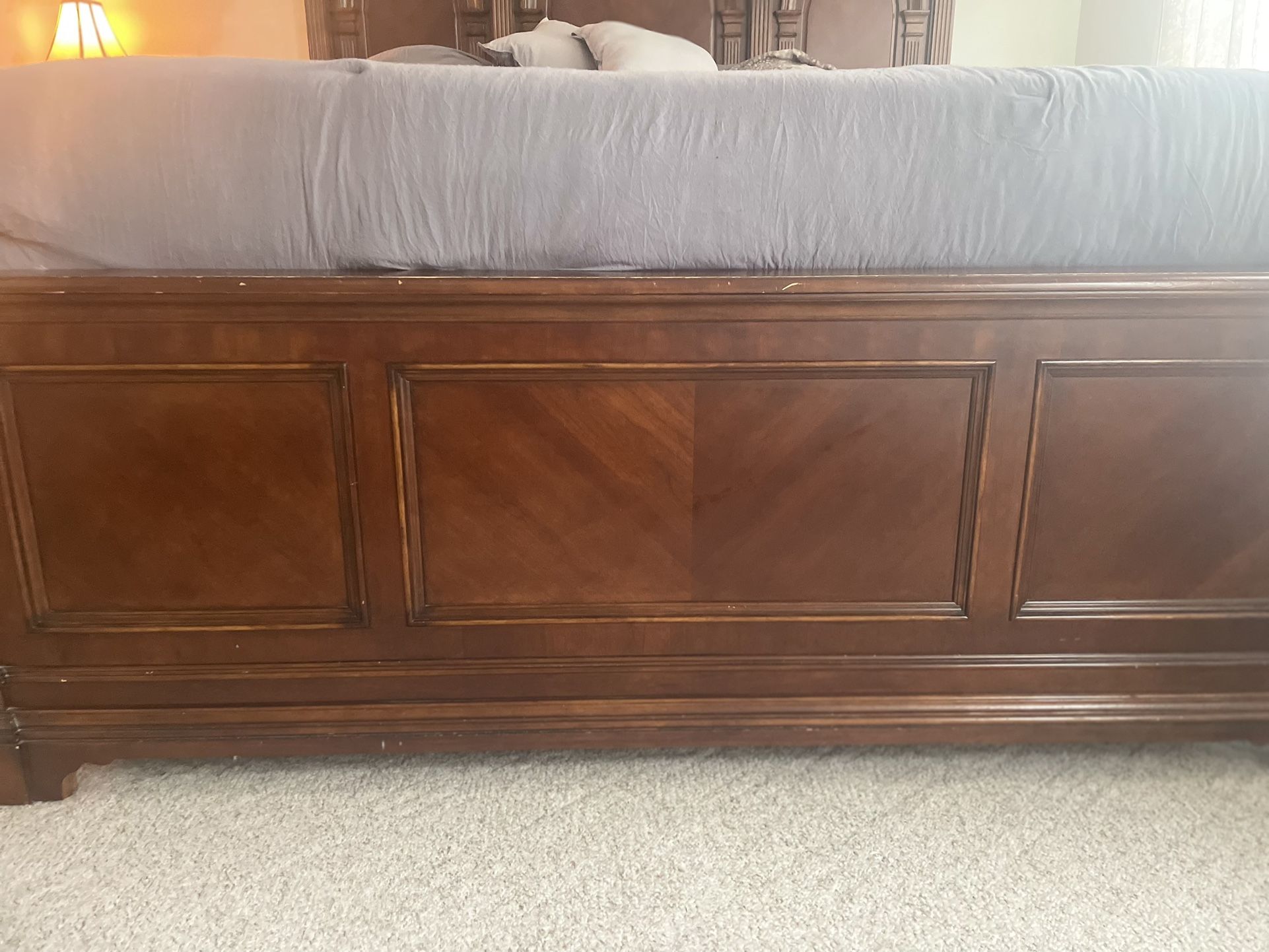 King Size “Antiques Roadshow Pulaski Furniture” Bedroom set