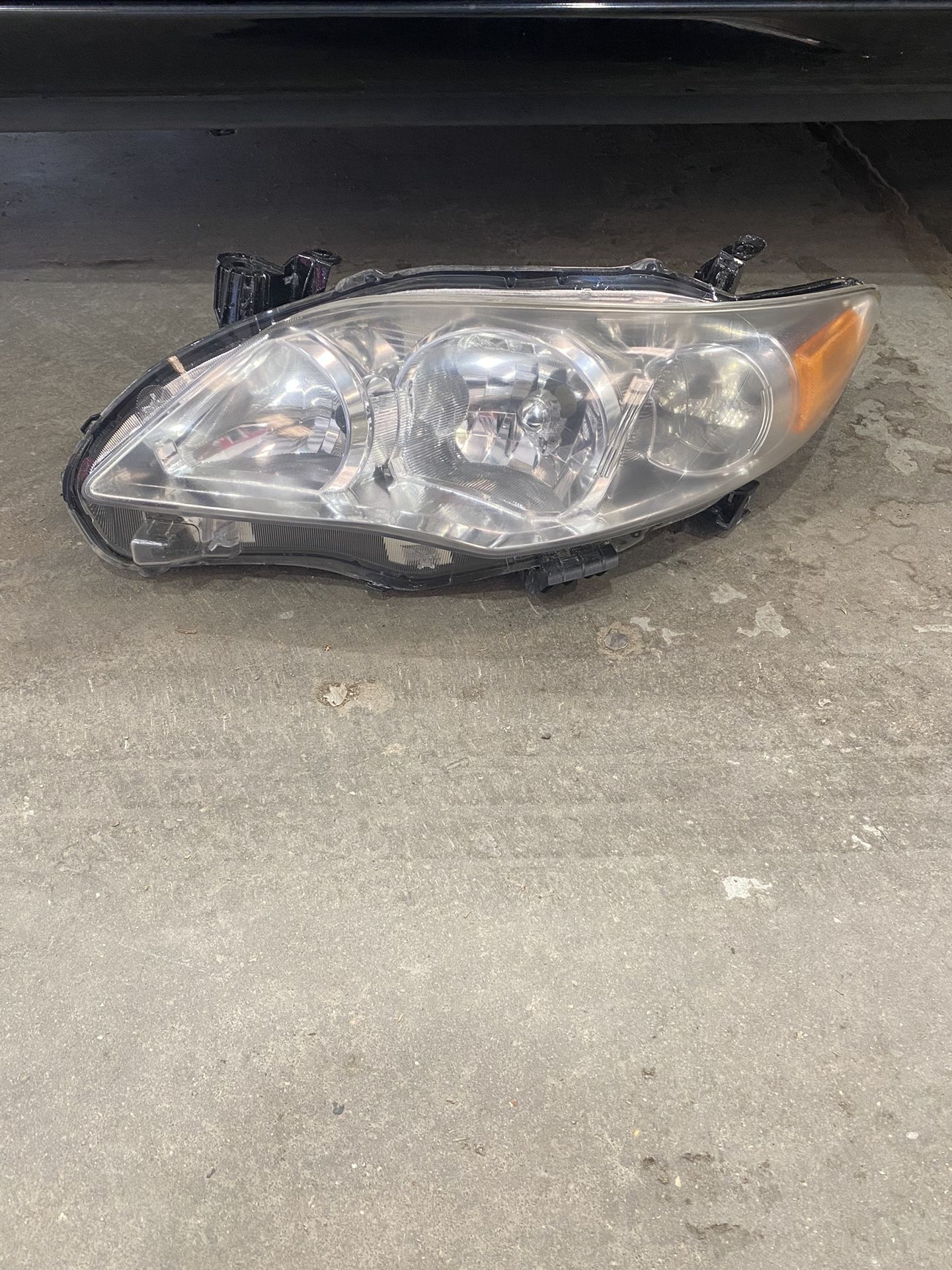 Toyota Corolla Driver Side Headlight 09-10