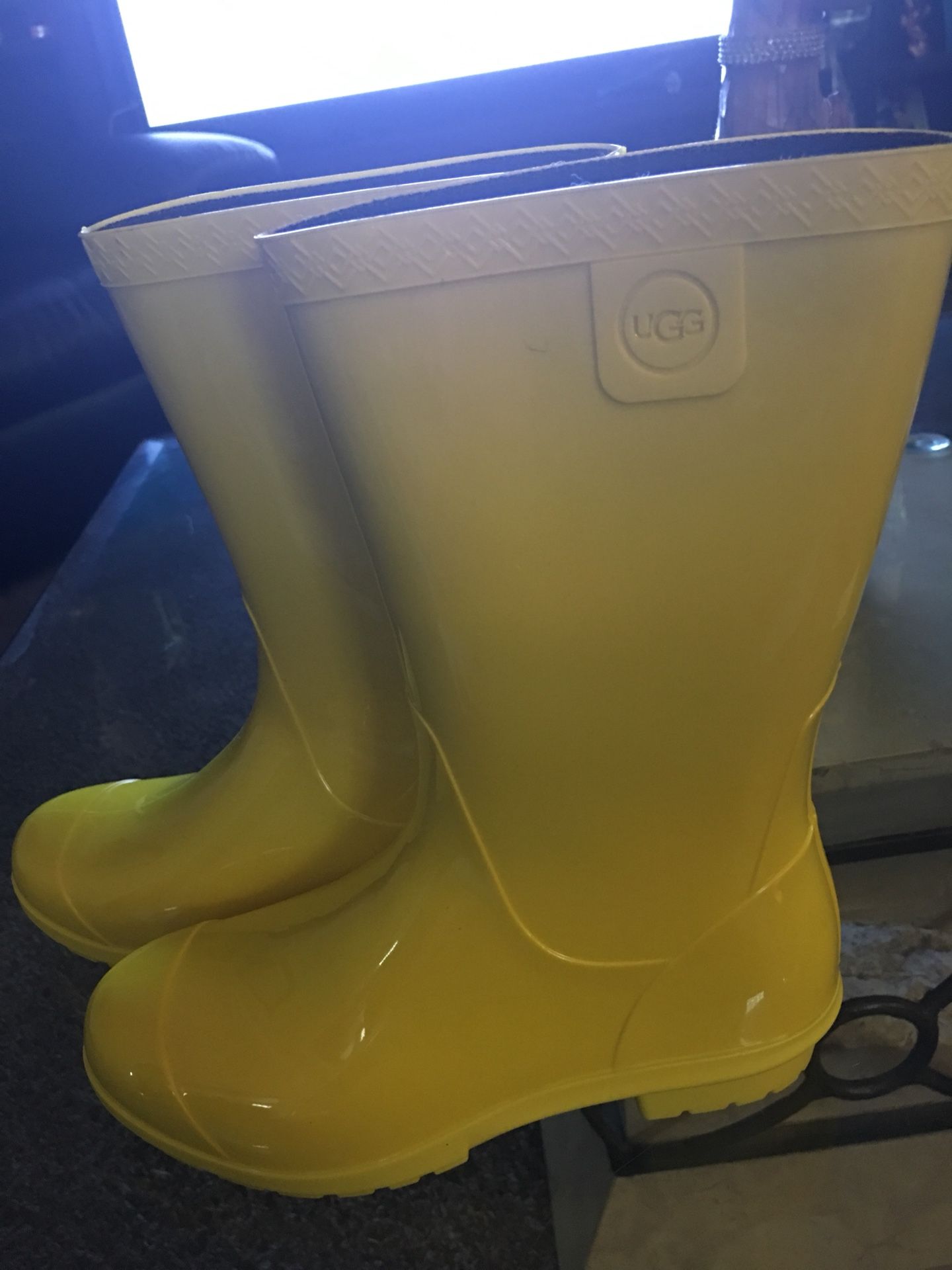 Youth Ugg rain boots