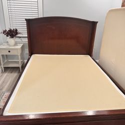 Queen Size Mahogany Bedframe & Box spring (Real & Solid Wood)