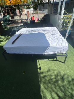 Colchon y base tamaño King semi nuevo