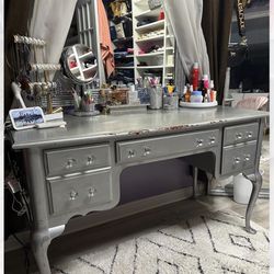 Beautiful Vanity Desk 