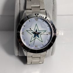 men's analog wristwatch