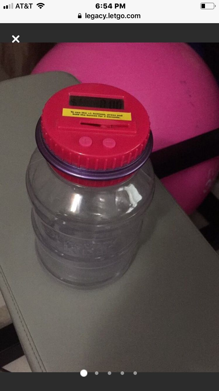 Great Condition Coin Jar, Great Quality Too! Lightly Used, Dosen’t come with any money inside