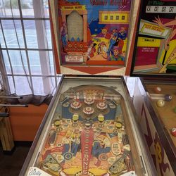 Vintage Pinball Machine (Broken)