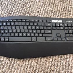 Logitech M850 Bluetooth / USB Wireless Keyboard