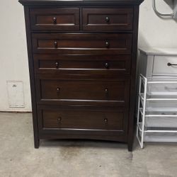 Dresser And Nightstands
