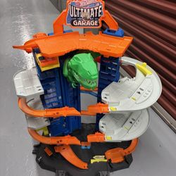 Hot Wheels Ultimate Garage Playset  