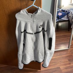 Nike Tech Kids Medium