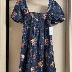 Brand new women’s adorable navy floral dress   Size small   Tags still on.  