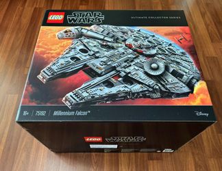 LEGO Star Wars UCS Millennium Falcon 75192 Ultimate Collector Series