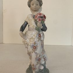 Lladro - Valencian Girl with Flowers