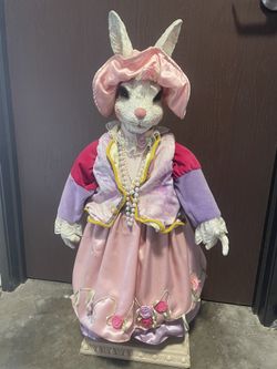Alice In Wonderland White Rabbit Statue