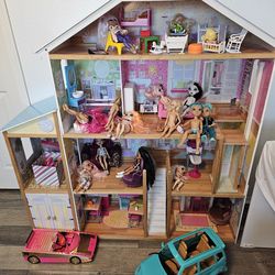 Wooden Doll House With Dolls And Accessories