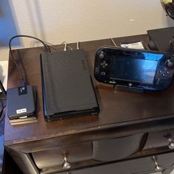 Hacked Nintendo Wii U With Extra Controllers 